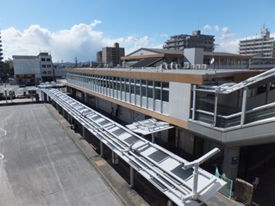 entrance-s2.jpg(62483 byte)