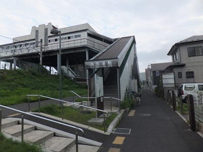 entrance-w.jpg(57432 byte)