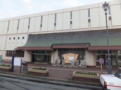 entrance-j.jpg(55207 byte)