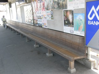 BENCH2.JPG - 25,461BYTES