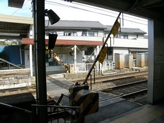 �\������2