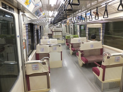 inside1a.jpg(67427 byte)