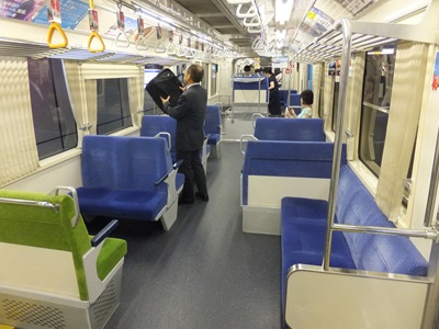 inside3a.jpg(65054 byte)