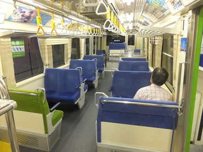 inside3b.jpg(69237 byte)