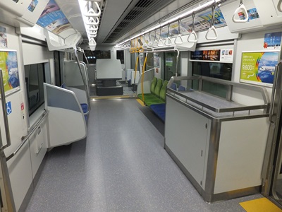 inside1b.jpg(63283 byte)