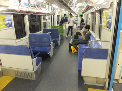 inside2a.jpg(66065 byte)