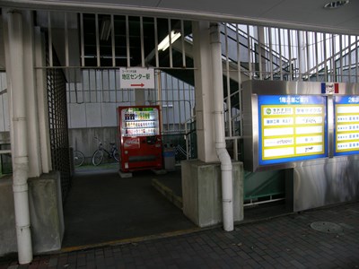 駅入り口